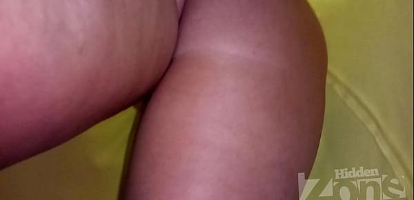  Upskirt of a tanned beauty without panties.